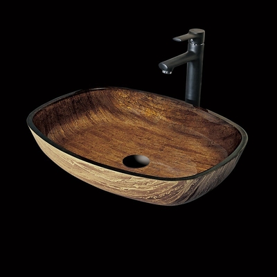 Lavandini rettangolari e mano della nave del bagno di vetro che spillano colore di legno