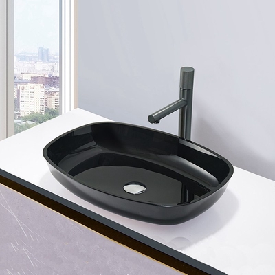 Gli alti lavabi temperati neri lucidi del bagno lisciano interno ed esteriore