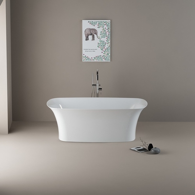 Bagno bianco lucido in posizione libera Bagno remodeling centro