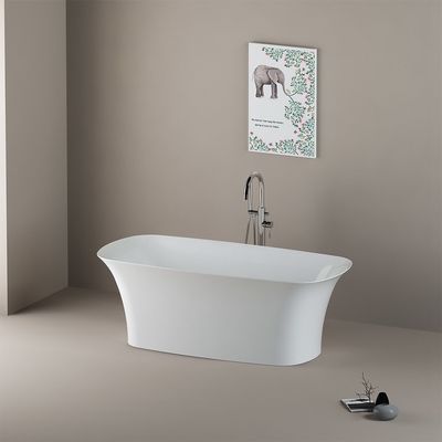 Bagno bianco lucido in posizione libera Bagno remodeling centro